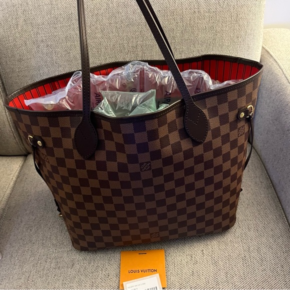 LOUIS VUITTON NEVERFULL MM DAMIER with Cherry Red Lining **rarely used** - Picture 8 of 13